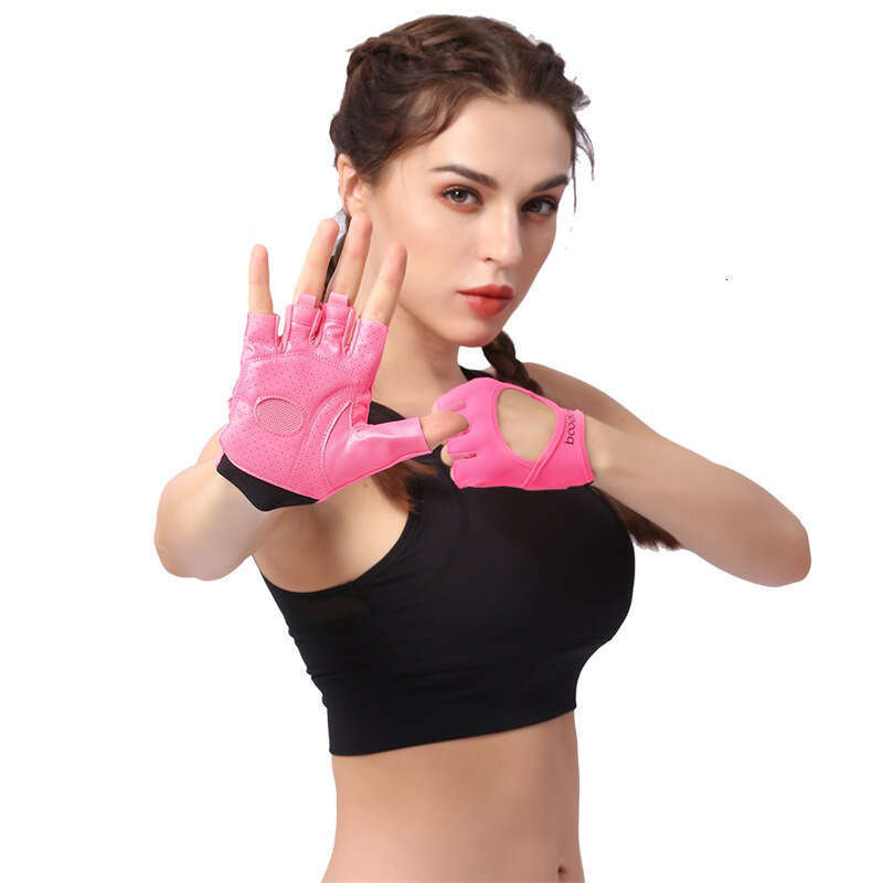 New fitness gloves semi-finger anti-slip ladies' sports gloves are breathable.