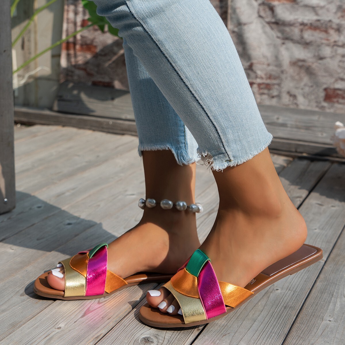Luxury Brand Designer Shoes Sandals Plus Size Flat Trendy Indoor And Outdoor One-Strap Slippers For Women 2025 New Foreign Trade Cross Solid Color Fas