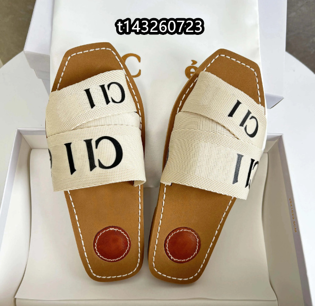 Designer Slippers Sandals Letters Luxury Brand Fashionable Women Canvas Slides Flat Sandals Comfortable Summer Outdoor Beach Slippers