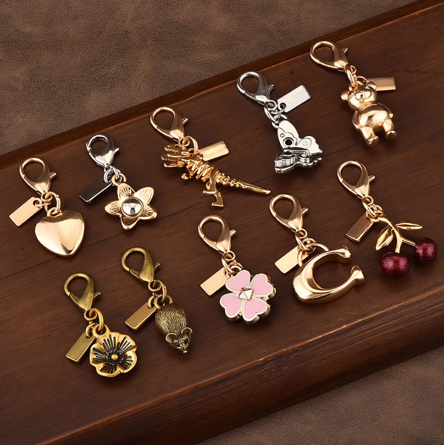 Luxury Designer Keys Bag Charm Fashion Womens Dinosaur Donut Keychain Vintage Cool Cherry Pattern Refreshing Style Ring Keyring Hangings key chain womens Lanyards