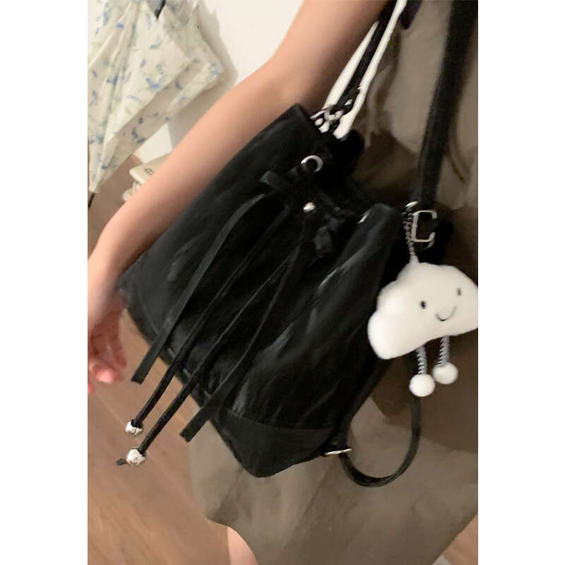 Summer Fresh Green Bucket designer bag Bag for Women, Single 2024 New Fashionable Double Shoulder Bag, Casual Large Capacity Backpack