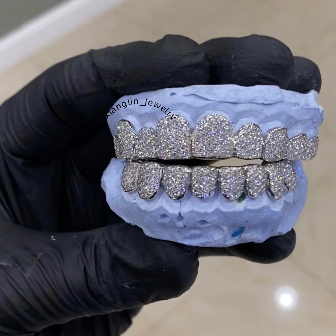Top Selling Sparkling Smile Fine Body Jewelry Moissanite Diamond Studded Iced Out Dental Grillz for Sale at Best Prices