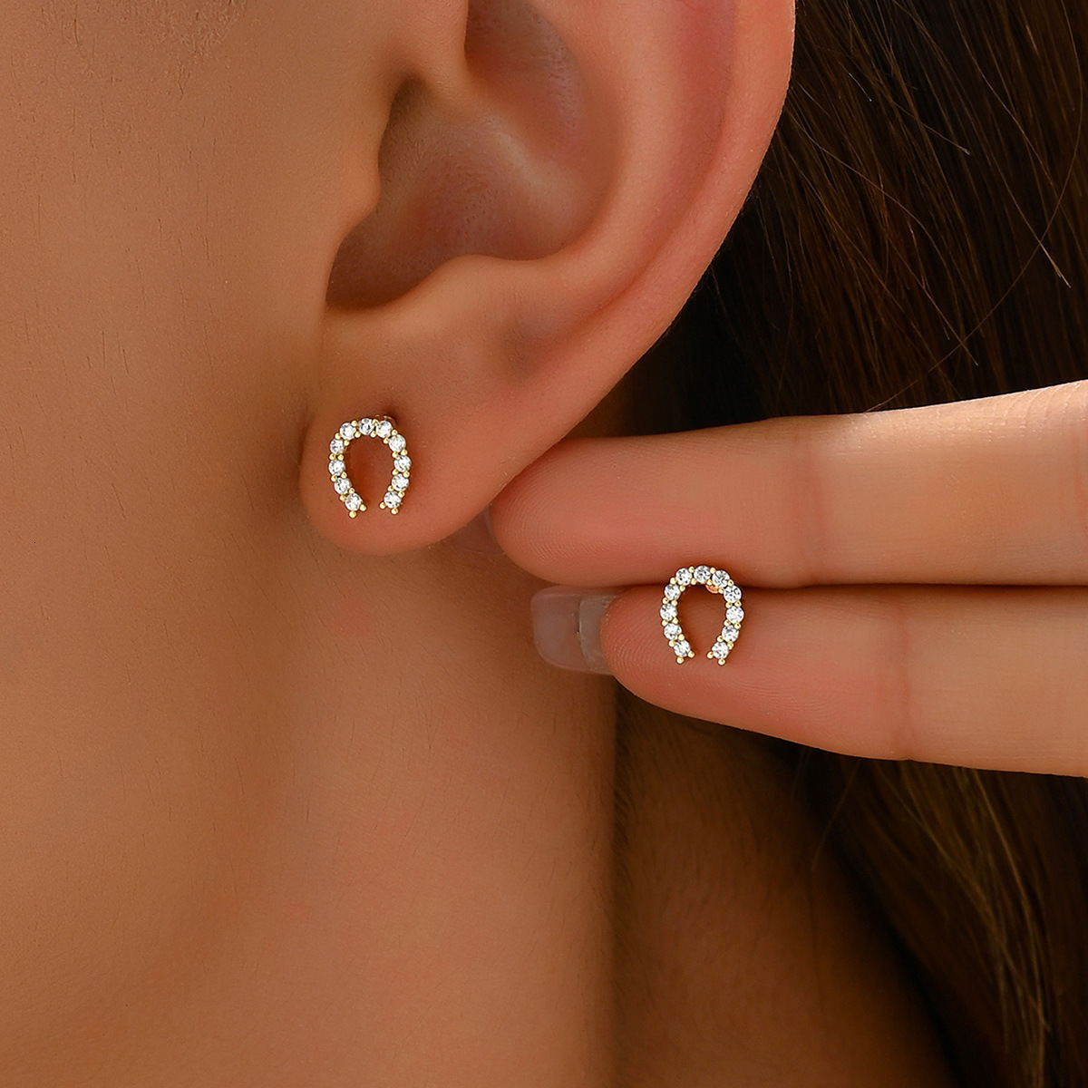 Simple Korean Women's Clege Style Personality U-Shaped Horseshoe Design Inlaid Zircon Studs High-End Earrings