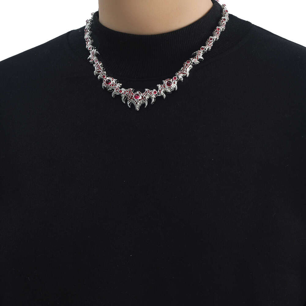 New Spiked Parasite Red Eyes Thorn Inlaid Dia Exaggerated Hip-Hop Necklace for Men Trendy Personality Creative Accessories 4a3d
