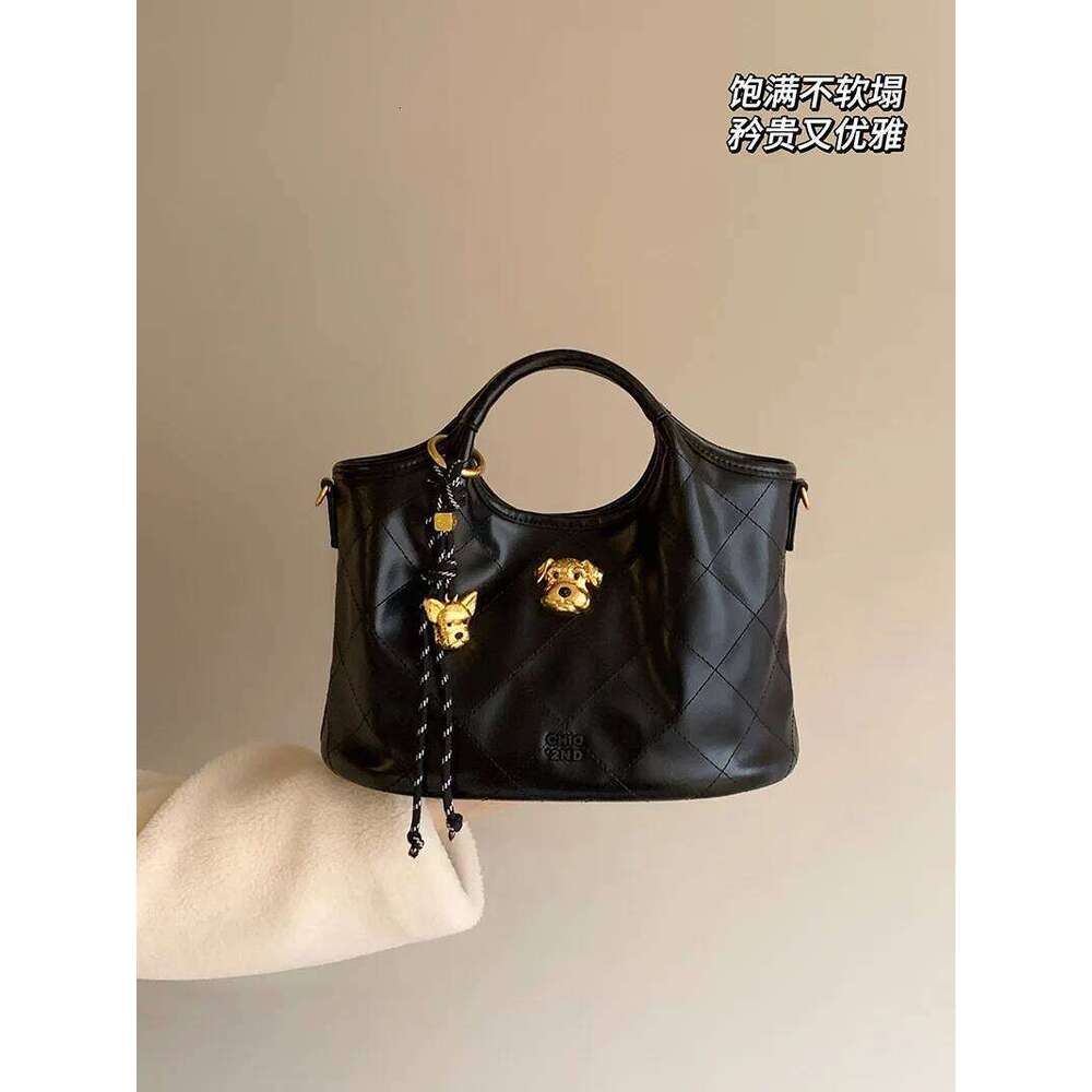 Tote Women High Quality 2025 New Popular Large Capacity Bucket Handbags For Commuter Shoulder Crossbody Bag With Dog Pendant