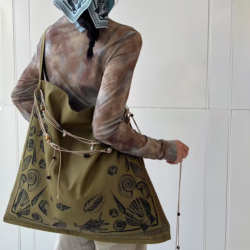 Free shipping designer bag Niche Designer Bag Simple Versatile Wave Playful Print Shoulder Bag Crossbody Bag Scarf Shopping Bag 2025 New Model