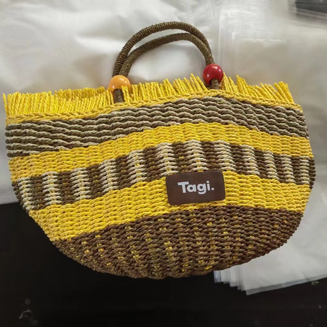 Free Shipping Wooden Fruit Woven Handbag Tagi Fruit Picnic Basket Beaded Large Capacity Vacation Casual Bag Luxury Designer Handheld Straw Bag