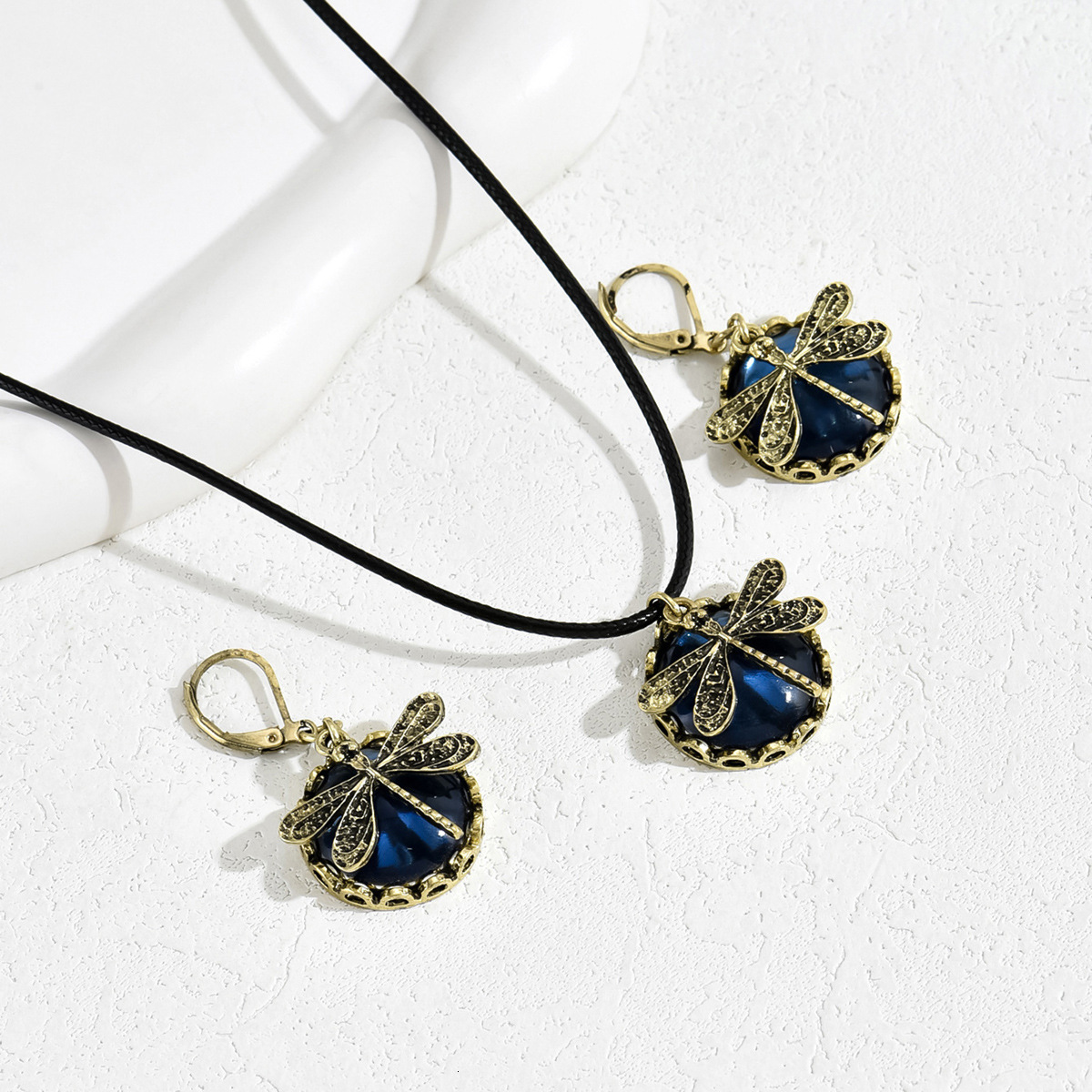 Necklace Set With Unique Dragoy Inlaid Moonstone Stud Earrings And Design Clavicle Chain