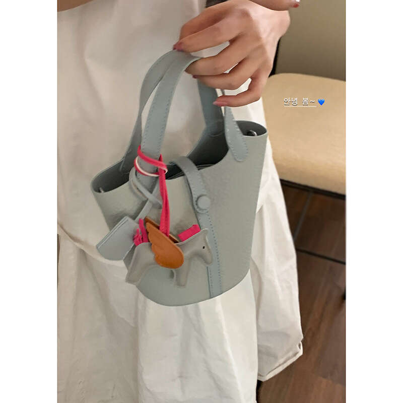 designer bag Spring Basket Handbag for Women 2025 New Niche Fashion Bucket Versatile Commuter Casual Crossbody Bag