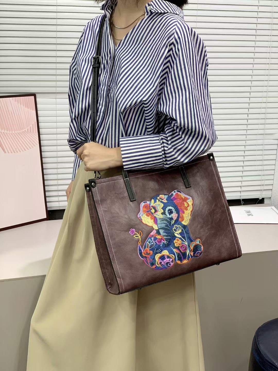 8785 Chinese Floral - Embroidered Handbags designer bag Support customization