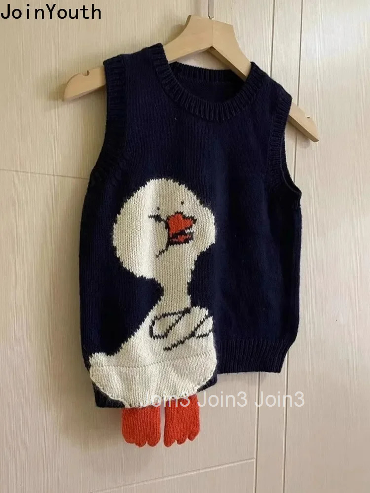 Cartoon Duck Vest Womens Clothing Casual O-neck Sleeveless Tanks 2025 Ropa Mujer Fashion Knitted Vintage Waistcoat Crop Tops