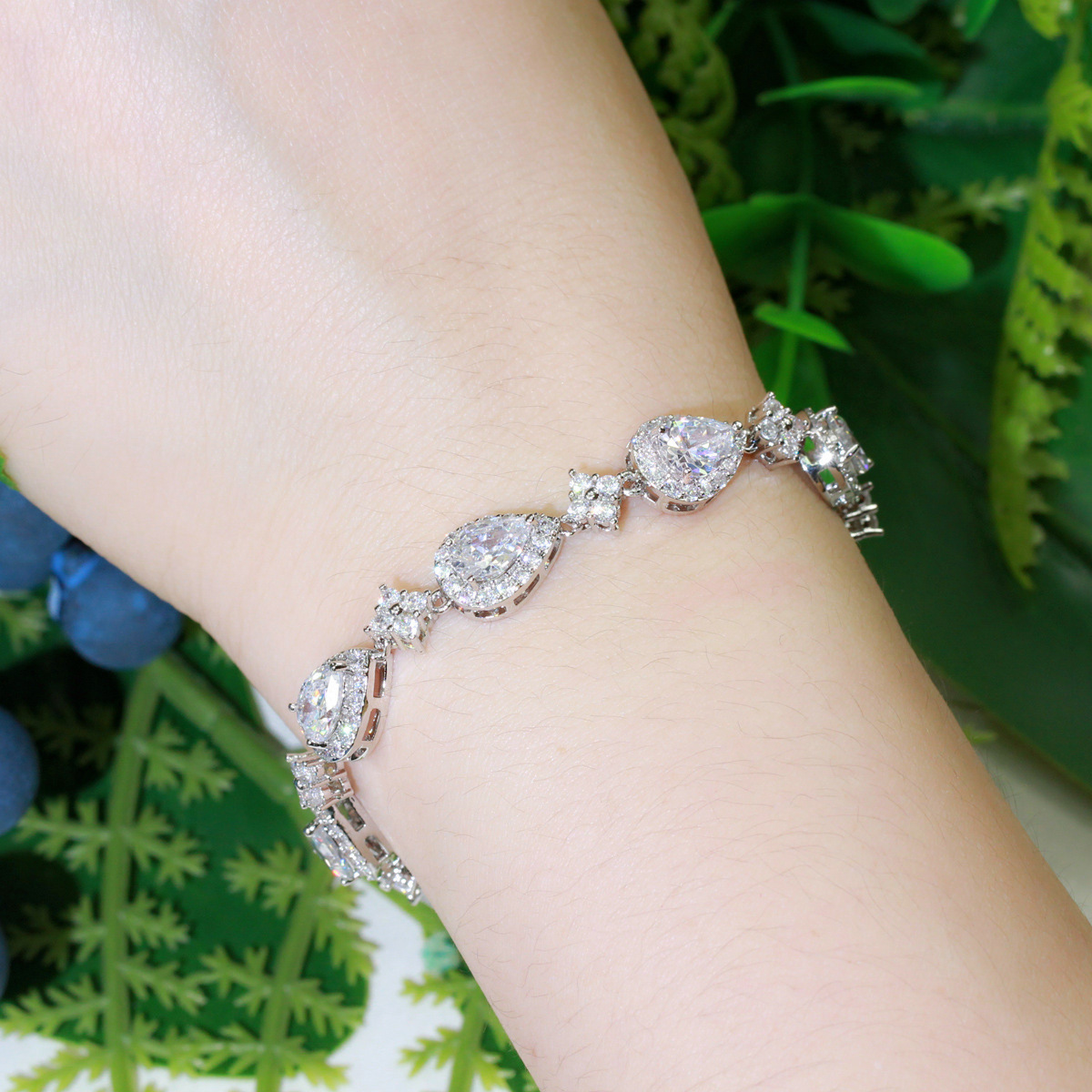 2025 Choucong Sparkling Ins Top Sell Luxury Jewelry 18K White Gold Fill Large Pear Cut 5A Cubic Zircon CZ Diamond Gemstones Women Wedding Bracelets Fo