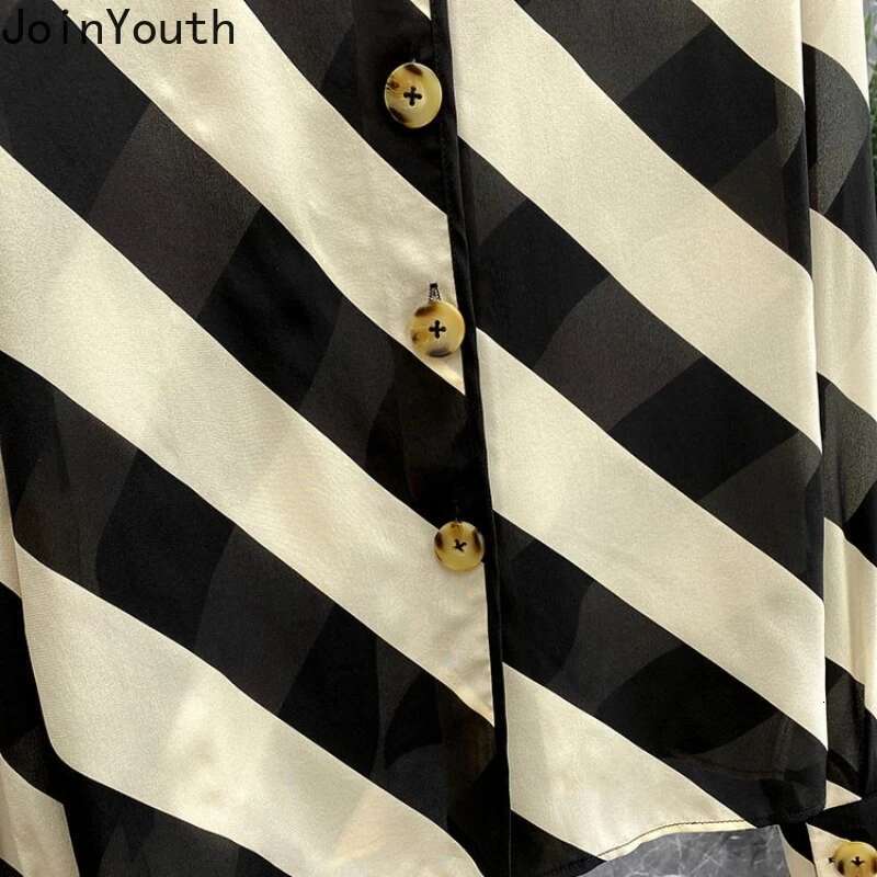 Blouse Women Fashion Striped Long Sleeve Shirts 2025 Blusas Mujer De Moda Vintage Korean Tops O-neck Single Breasted Blouses