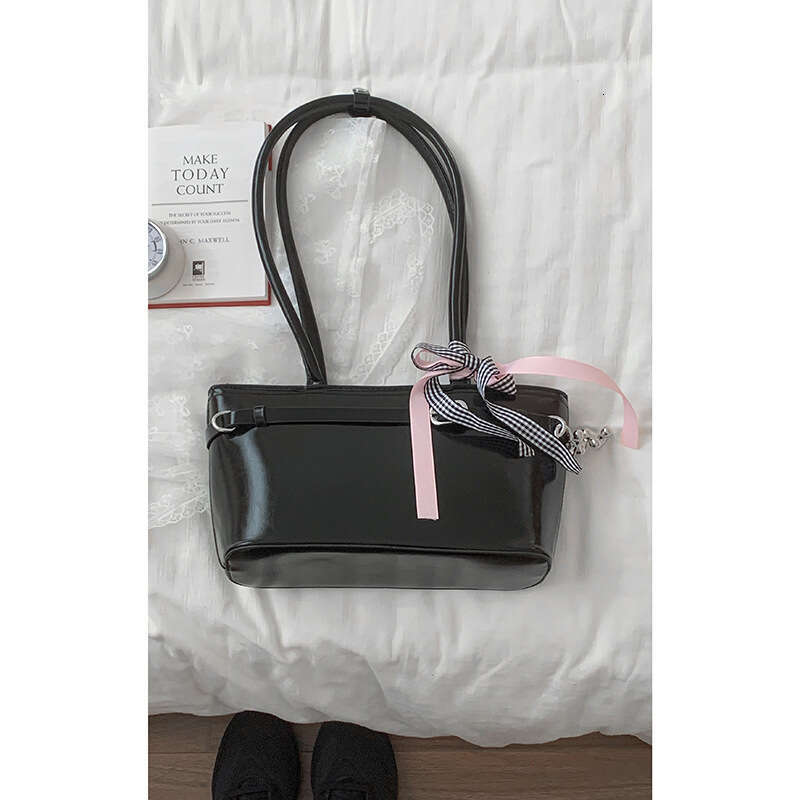 Minimalist Women's 2025 designer bag New High-end Underarm Shoulder Bag Niche Fashion Commuter Handbag