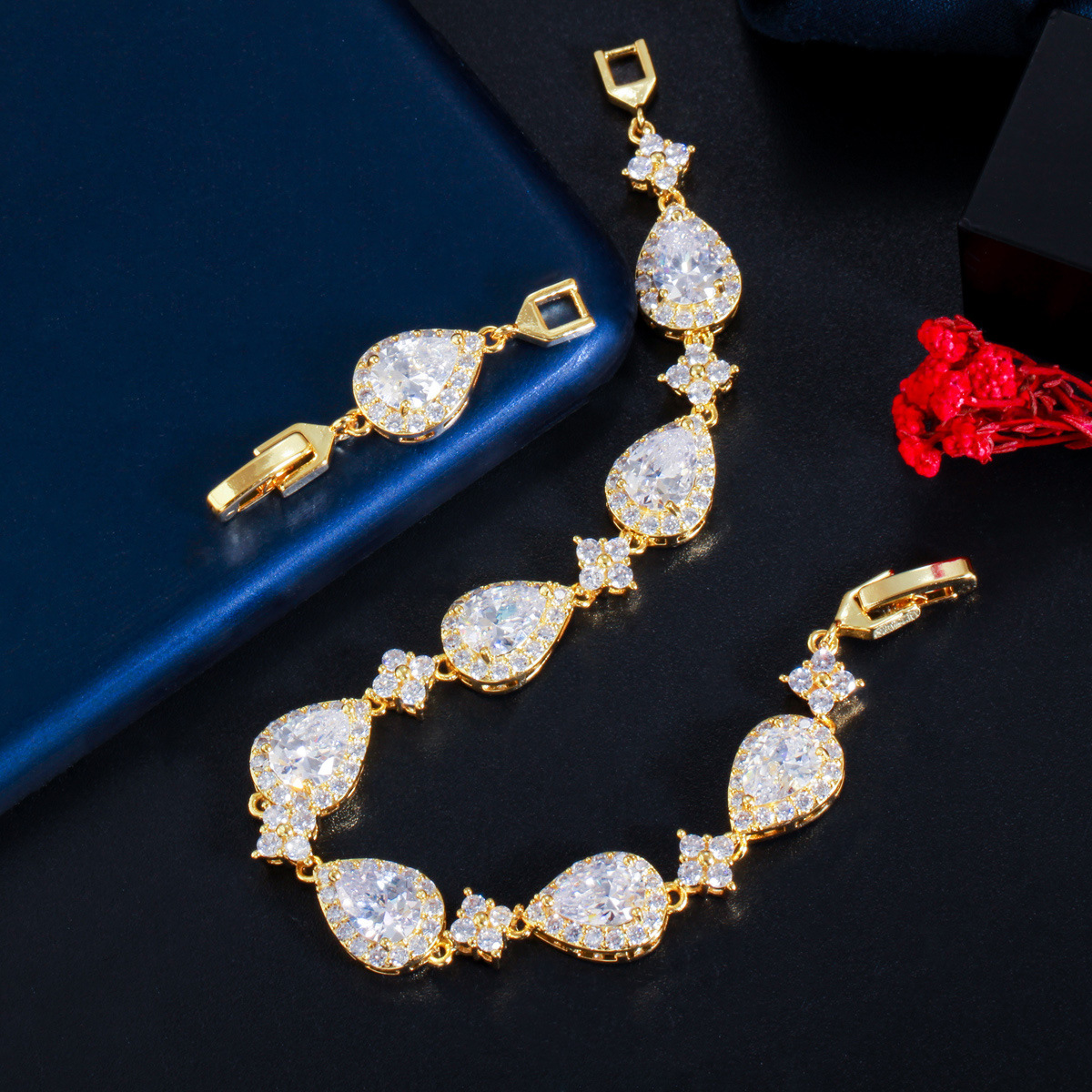 2025 Choucong Sparkling Ins Top Sell Luxury Jewelry 18K White Gold Fill Large Pear Cut 5A Cubic Zircon CZ Diamond Gemstones Women Wedding Bracelets Fo