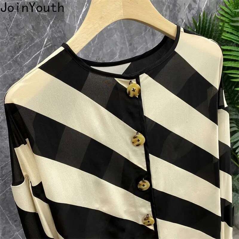 Blouse Women Fashion Striped Long Sleeve Shirts 2025 Blusas Mujer De Moda Vintage Korean Tops O-neck Single Breasted Blouses