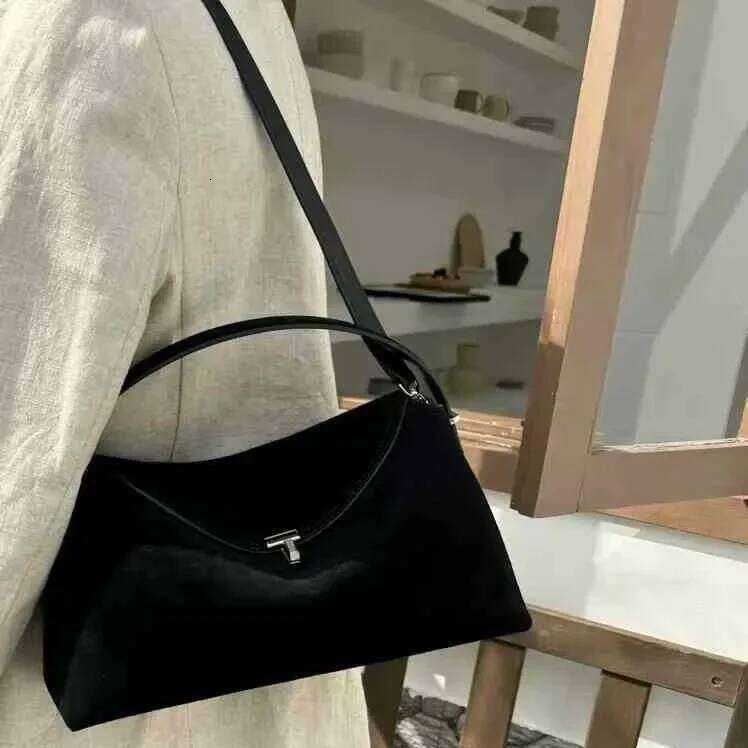 Large Capacity Fashionable Neutral Minimalist Style Genuine Leather Shoulder Bag With Internal Layer Polyester Lining