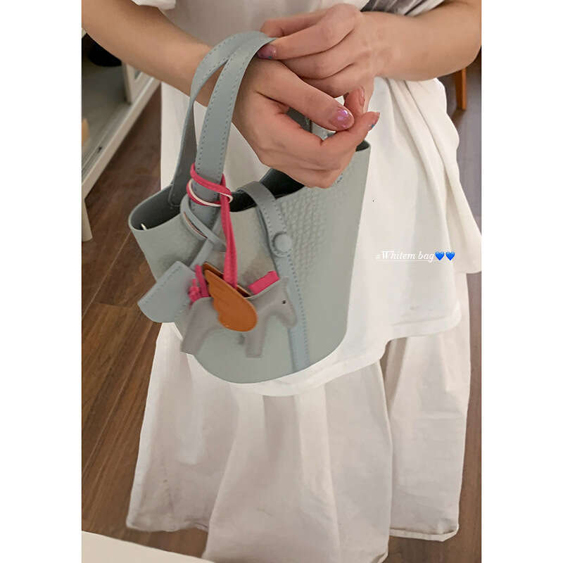 designer bag Spring Basket Handbag for Women 2025 New Niche Fashion Bucket Versatile Commuter Casual Crossbody Bag