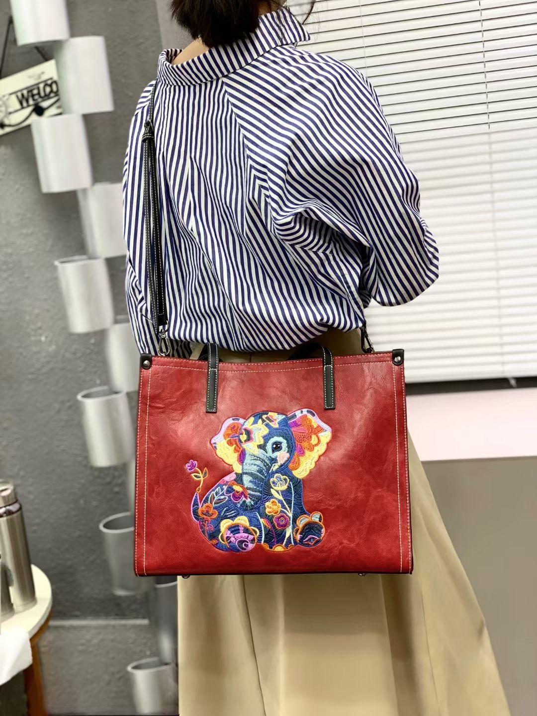 8785 Chinese Floral - Embroidered Handbags designer bag Support customization
