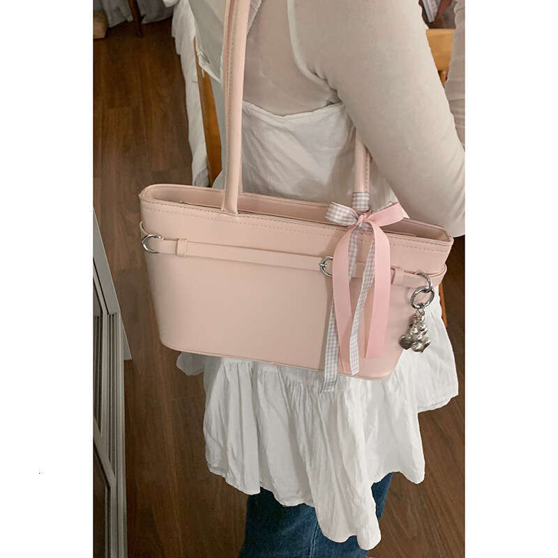 Minimalist Women's 2025 designer bag New High-end Underarm Shoulder Bag Niche Fashion Commuter Handbag
