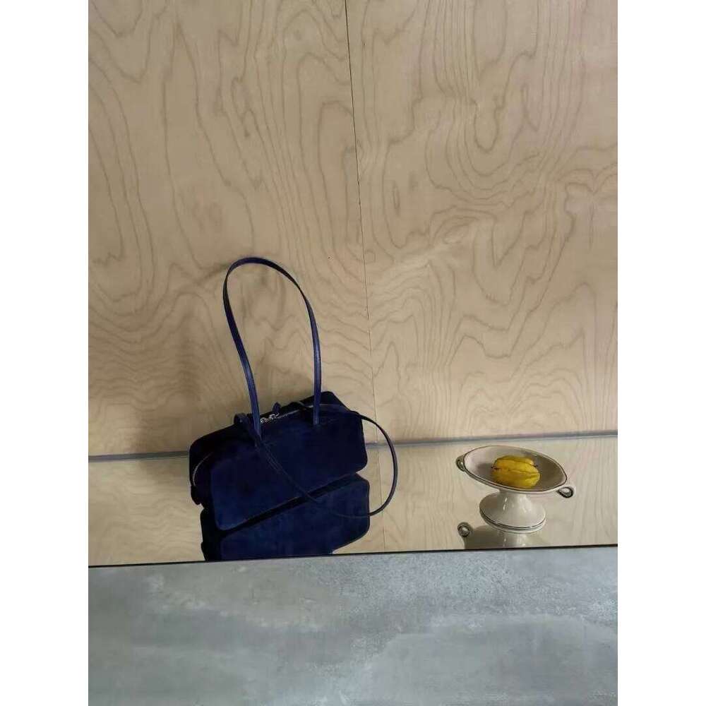 Niche Design Fashion First Layer Cowhide Simple Commuter Underarm Shoulder Bag