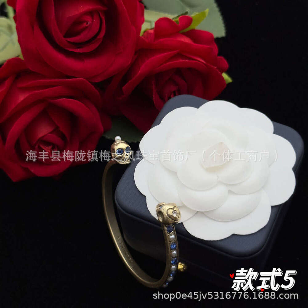 New Mijia Skull Head Ghost Hand Open Fashion Versatile Bracelet Brass Material Jewelry for Women
