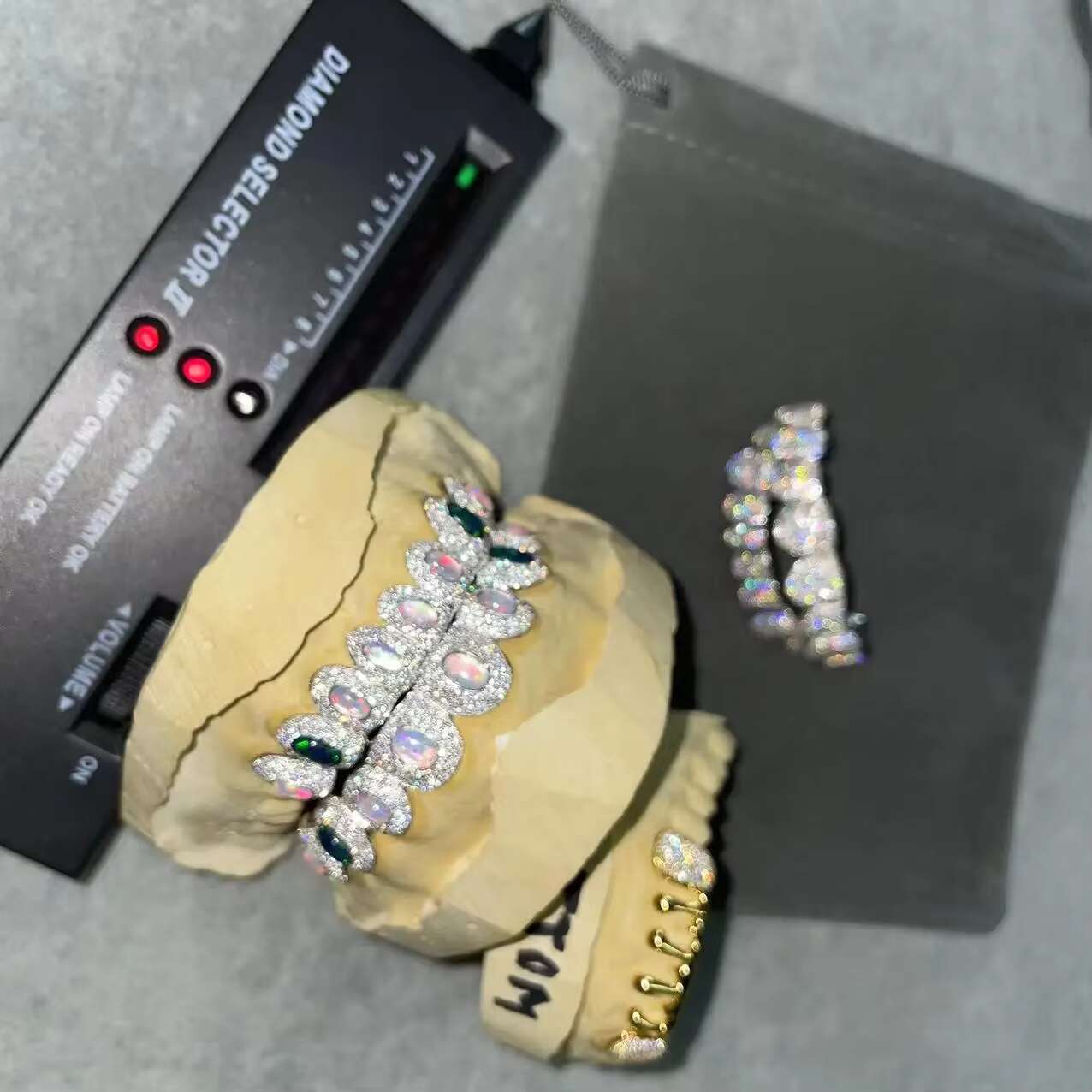 2024 New Custom S925 Silver Iced Out Hip-hop Grills Teeth VVS Moissanite and Diamond Gold and Sterling Silver Jewelry for Men