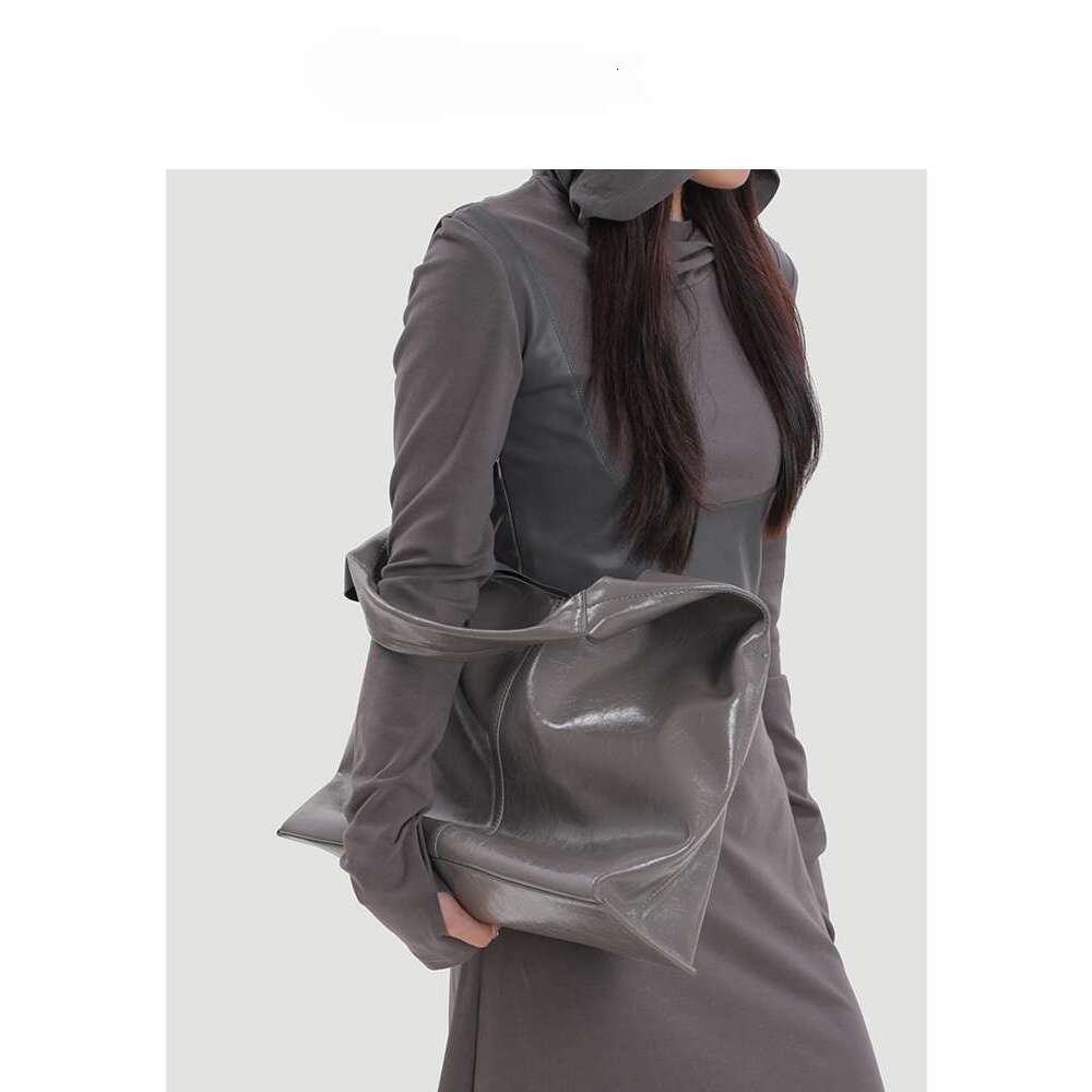 .luxury bag Leather handbag one shoulder bags women's 2025 new model niche capacity commuter shoulder and armpit bag