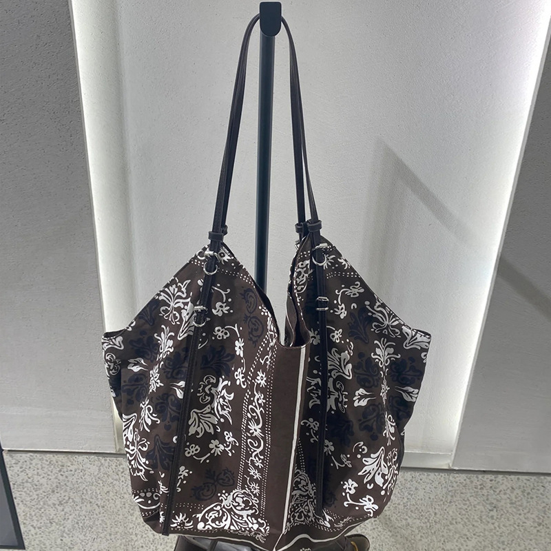Free shipping designer bag 2025 Summer New Large Capacity Printed Shoulder Bag Shopping Tote Bag Casual Women Bag Lazy Commuter Handbag
