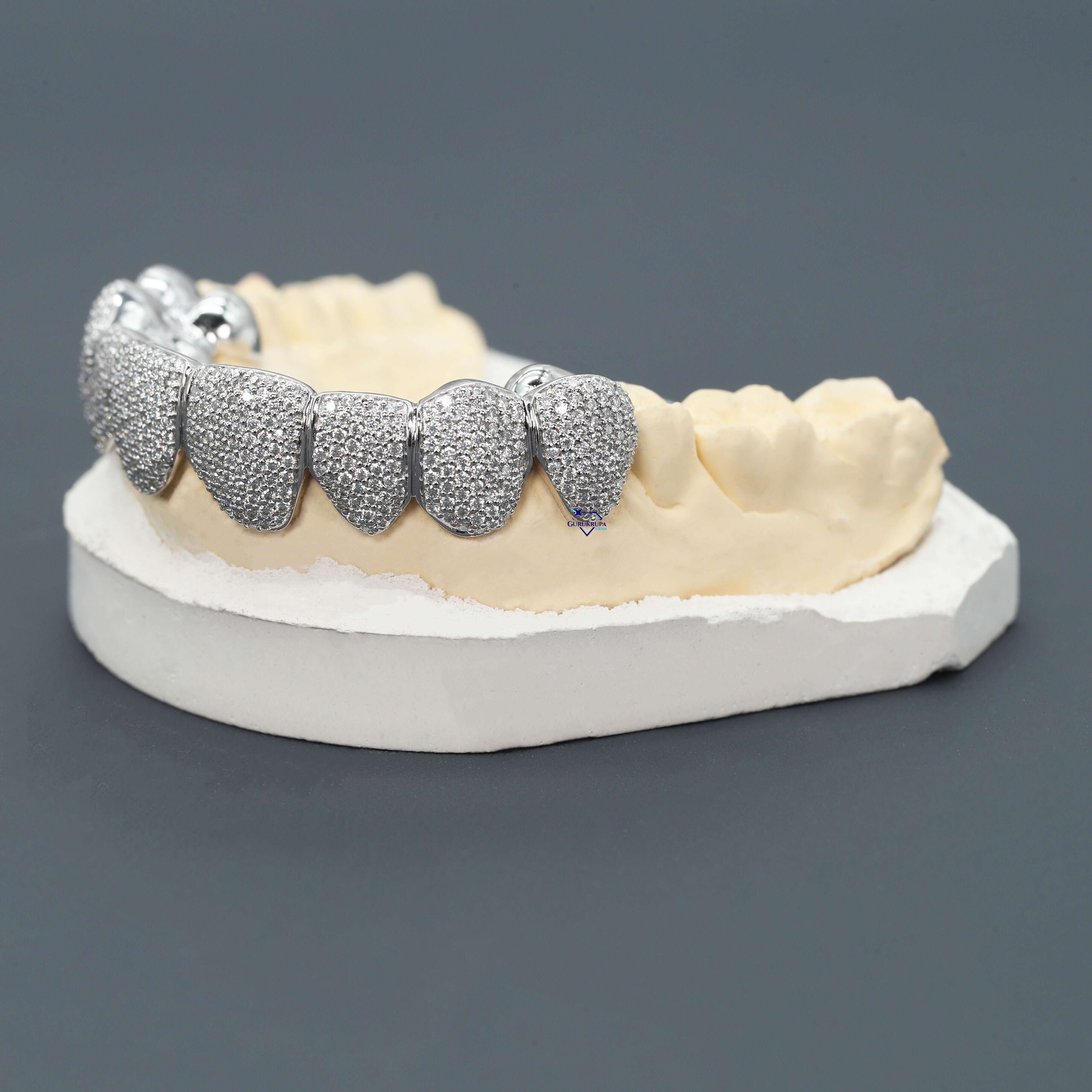 Fully Moissanite Round Brilliant Cut Vvs Clarity Diamond Iced Out Hip Hop Luxurious Custom Grills in 14 Kt White Gold