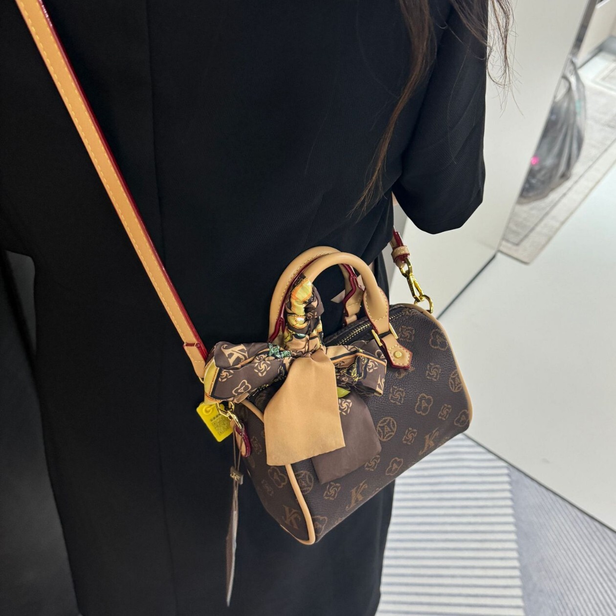 Free Shipping Designer Bag Monica Qiqi Trendy Pillow Bag For Women This Year Fashion Versatile Single Luxury Bag Shoulder Old Flower Boston Handbag Fo