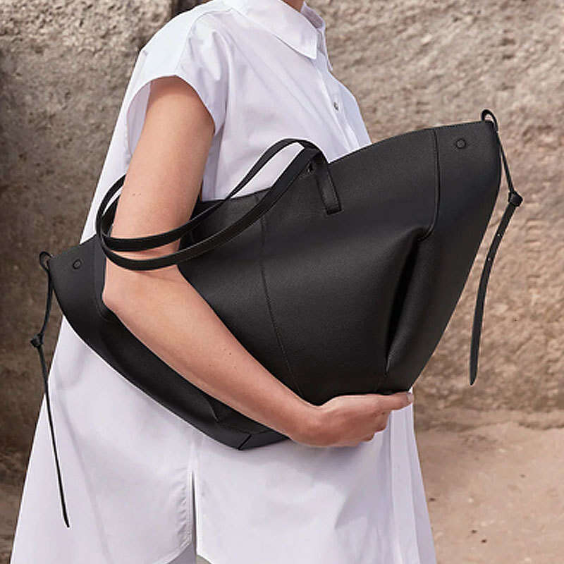 Tote for Women 2025 New Style Elegant Women's Large Capacity High-end Wing Fashionable Office Commuter Shoulder Bag