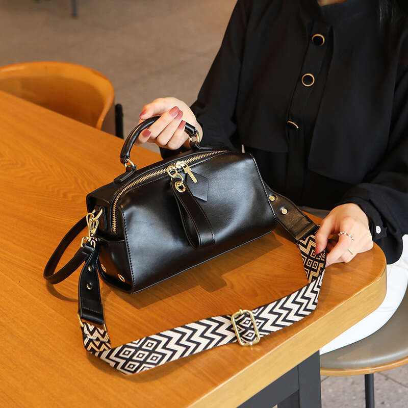 Handbag Niche High-end Small Square with Wide Strap, Handbag, Single Shoulder Crossbody Boston Pillow Bag