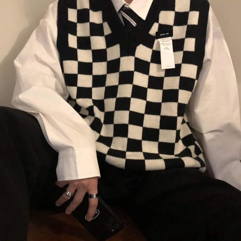 Sweater Vest Autumn Loose Mens Checkerboard Plaid Vintage Vneck Sleeveless Knitted Vests Color Contrast Casual Sweaters 250618