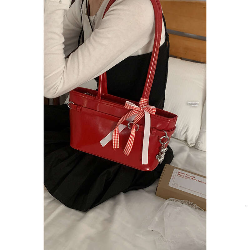 Minimalist Women's 2025 designer bag New High-end Underarm Shoulder Bag Niche Fashion Commuter Handbag