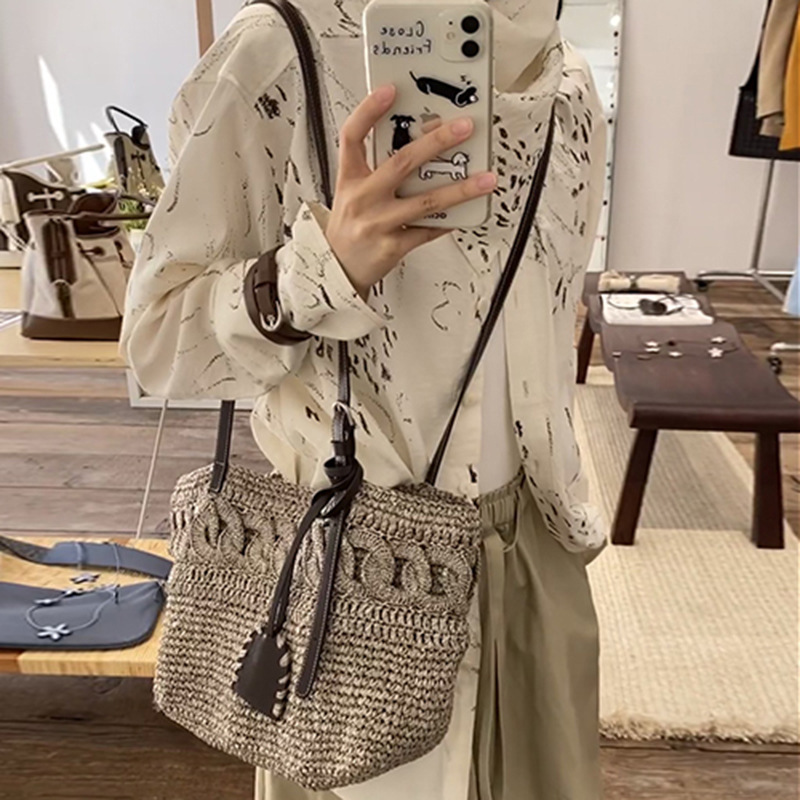 Free shipping designer bag Trendy New Women Bag 2025 Summer Straw Bag Fashion Versatile Beach Woven Bag Shoulder Bag Crossbody Handbag Trendy