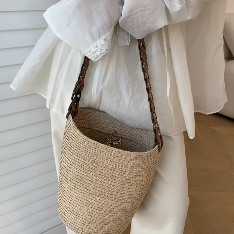 Free shipping designer bag Large Capacity Straw Woven Bag for Travel Commuting and Tourism Women Bucket Woven Bag 2025 Shoulder Bag Summer Straw Bag