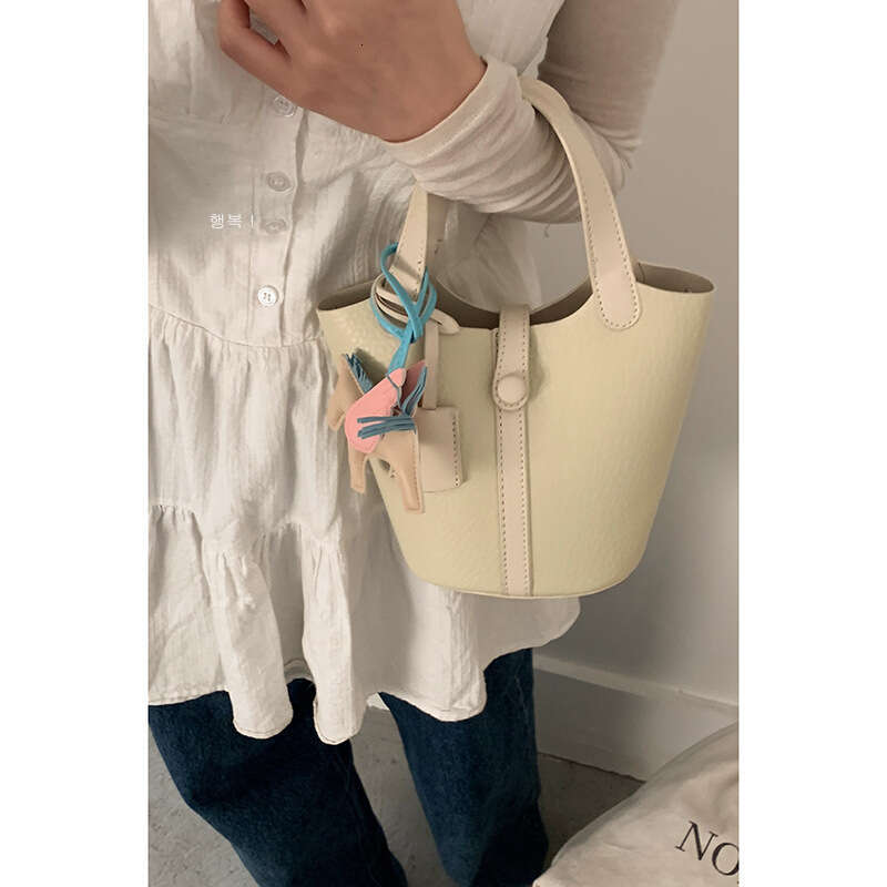 designer bag Spring Basket Handbag for Women 2025 New Niche Fashion Bucket Versatile Commuter Casual Crossbody Bag