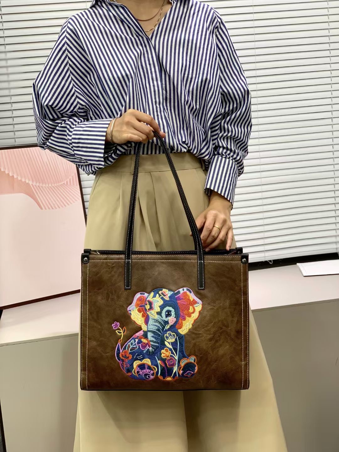 8785 Chinese Floral - Embroidered Handbags designer bag Support customization