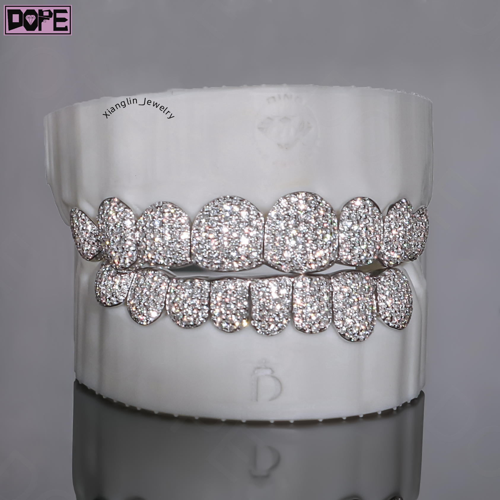 Customized 16 Teeth Iced Out Grillz 14k White Gold Plated Men Women 925 Silver D VVS Moissanite Grillz