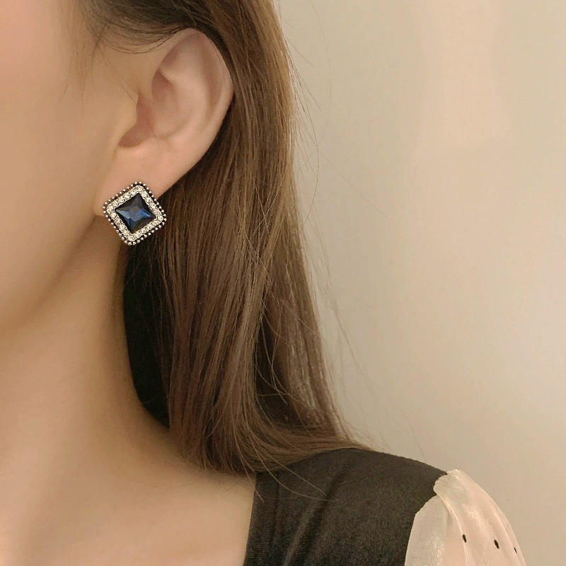 Fashion For Women Inlaid With Blue Crystal Personality Earrings Elegant High-End Sense Ear Jewelry