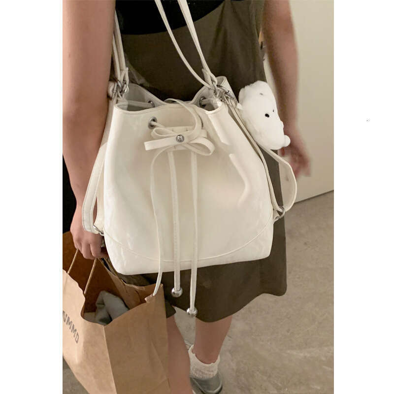 Summer Fresh Green Bucket designer bag Bag for Women, Single 2024 New Fashionable Double Shoulder Bag, Casual Large Capacity Backpack