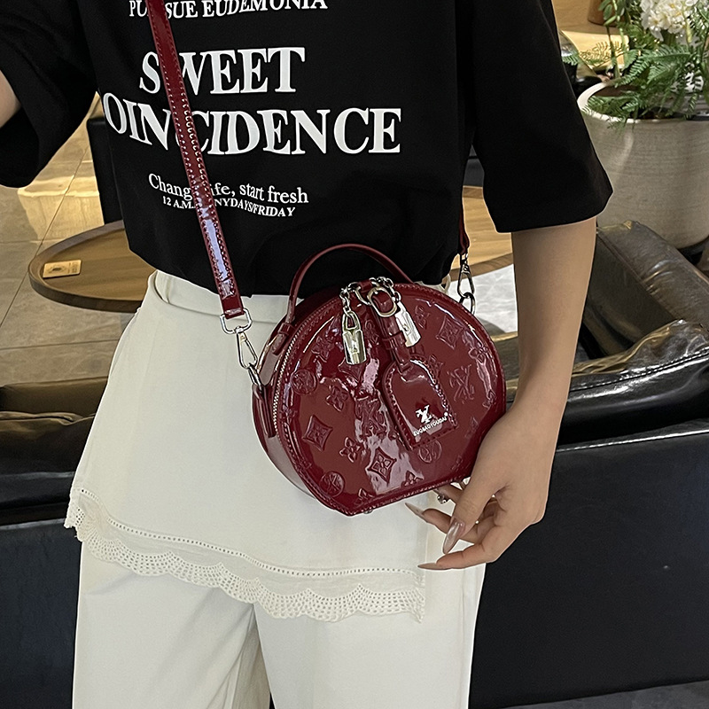 Free shipping 2025 designer Shoulder Bags for womans ladies flap lady fashion casual handbag women crossbody Underarm messenger Round bucket bag