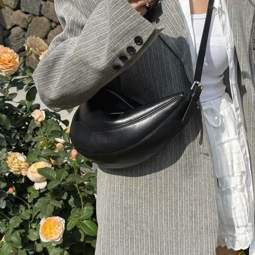 Free shipping fashion designer bag Luxury Top Layer Sheepskin Shoulder Genuine Leather Women s High end Fashion Versatile Crossbody Casual Commuter Sm