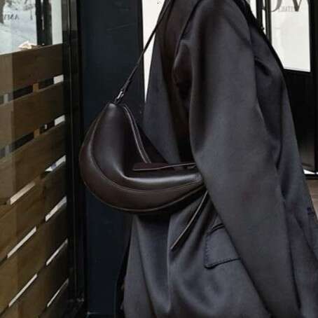 Free shipping fashion designer bag Luxury Top Layer Sheepskin Shoulder Genuine Leather Women s High end Fashion Versatile Crossbody Casual Commuter Sm