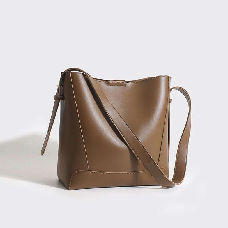 for Women Spring Summer 2025 New Women's Crossbody Versatile Genuine Leather Single Shoulder Large Capacity Commuter Bucket Bag
