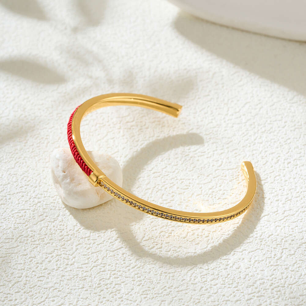 New Red String Series Micro Paved Zirconia Starry Sky Light High-end Exquisite Hand Jewelry Simple Versatile Bracelet