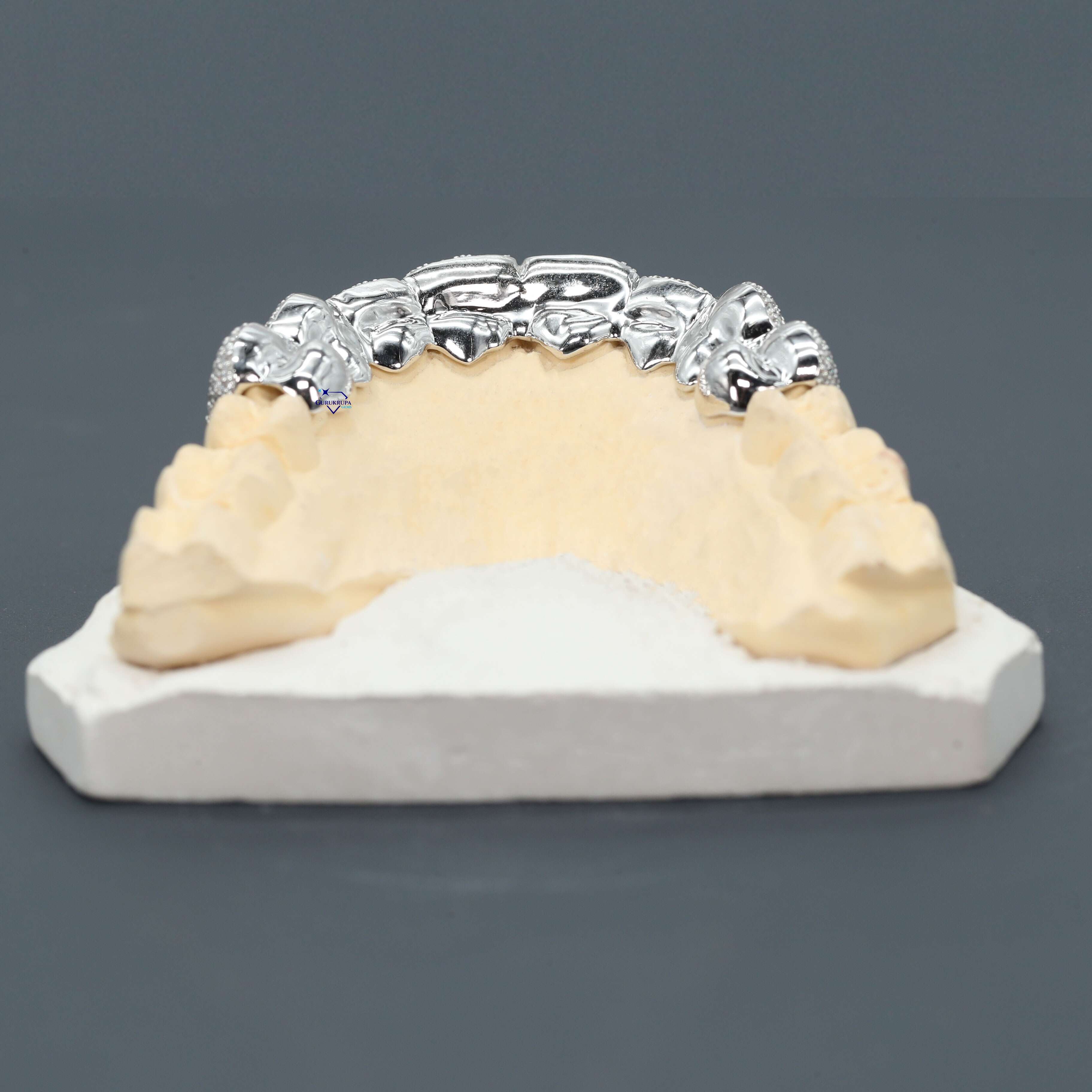 Fully Moissanite Round Brilliant Cut Vvs Clarity Diamond Iced Out Hip Hop Luxurious Custom Grills in 14 Kt White Gold