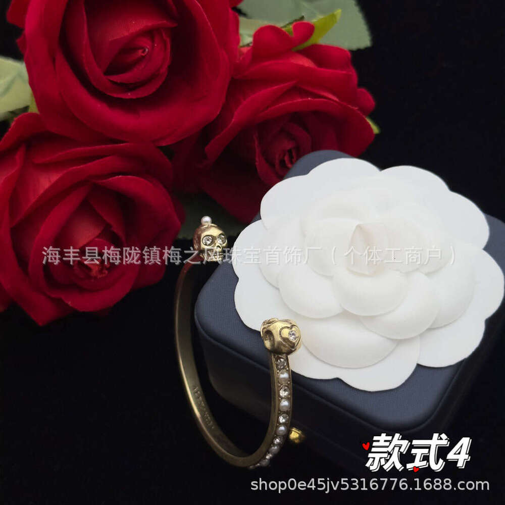 New Mijia Skull Head Ghost Hand Open Fashion Versatile Bracelet Brass Material Jewelry for Women