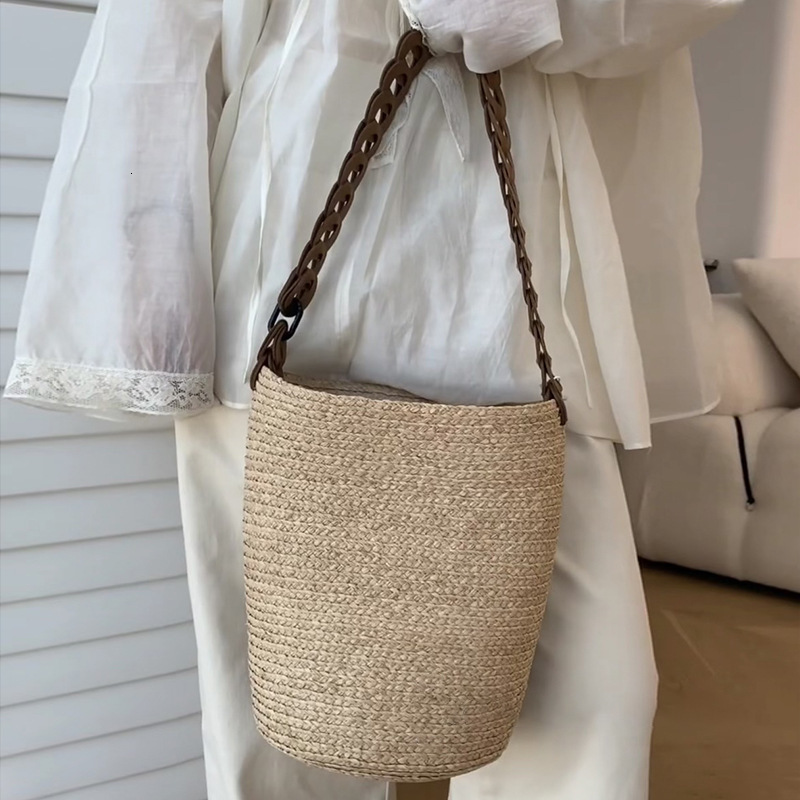 Free shipping designer bag Large Capacity Straw Woven Bag for Travel Commuting and Tourism Women Bucket Woven Bag 2025 Shoulder Bag Summer Straw Bag